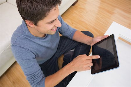 simsearch:400-06872352,k - Overhead view of a young man using digital tablet in living room at home Foto de stock - Royalty-Free Super Valor e Assinatura, Número: 400-07266879