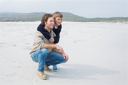 simsearch:400-07267308,k - Full length side view of a casual man and son relaxing at the beach Fotografie stock - Microstock e Abbonamento, Codice: 400-07267108