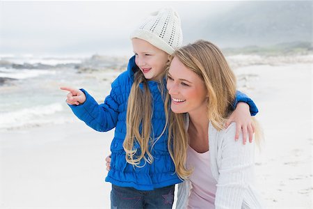 simsearch:400-07267212,k - Cute young girl showing something to smiling mother at the beach Stockbilder - Microstock & Abonnement, Bildnummer: 400-07267133