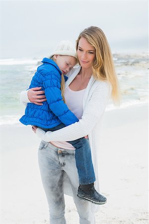 simsearch:400-07267212,k - Young woman carrying her little girl against the sea at a beach Stockbilder - Microstock & Abonnement, Bildnummer: 400-07267148