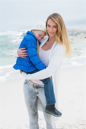 simsearch:400-07267212,k - Portrait of a young woman carrying her little girl against the sea at a beach Stockbilder - Microstock & Abonnement, Bildnummer: 400-07267150