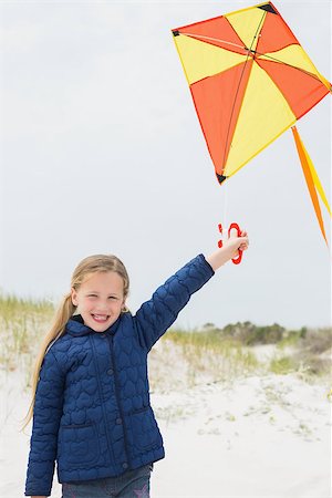 simsearch:400-07267308,k - Portrait of a smiling young girl with kite at the beach Fotografie stock - Microstock e Abbonamento, Codice: 400-07267268