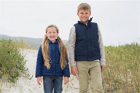 simsearch:400-07267212,k - Portrait of a happy brother and sister standing at the beach Stockbilder - Microstock & Abonnement, Bildnummer: 400-07267286