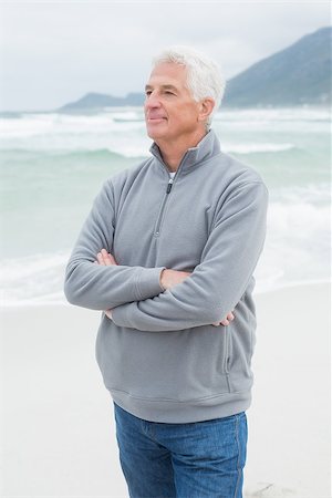 simsearch:614-00602653,k - Contemplative casual senior man standing with hands folded at the beach Stockbilder - Microstock & Abonnement, Bildnummer: 400-07268305