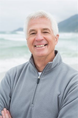 simsearch:614-00602653,k - Portrait of a happy handsome casual senior man at the beach Stockbilder - Microstock & Abonnement, Bildnummer: 400-07268309