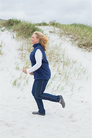 simsearch:400-07267212,k - Full length side view of a senior woman jogging at the beach Stockbilder - Microstock & Abonnement, Bildnummer: 400-07268510