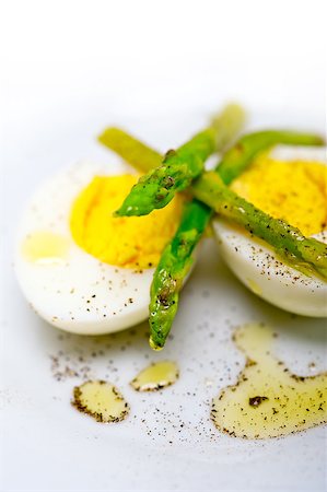 simsearch:400-08338441,k - boiled fresh green asparagus and eggs with extra virgin olive oil Stockbilder - Microstock & Abonnement, Bildnummer: 400-07261152