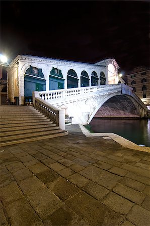 simsearch:400-07272498,k - Venice Italy Rialto bridge view one of the icons of the town Stock Photo - Budget Royalty-Free & Subscription, Code: 400-07261195