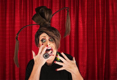 simsearch:400-07261849,k - Shouting drag queen with ponytails with hands in front of mouth Fotografie stock - Microstock e Abbonamento, Codice: 400-07261825