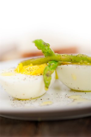 simsearch:400-08338441,k - boiled fresh green asparagus and eggs with extra virgin olive oil Stockbilder - Microstock & Abonnement, Bildnummer: 400-07262614