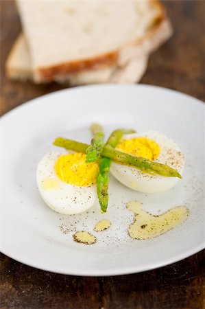 simsearch:400-08338441,k - boiled fresh green asparagus and eggs with extra virgin olive oil with rustic bread Stockbilder - Microstock & Abonnement, Bildnummer: 400-07262612