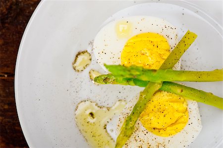 simsearch:400-08338441,k - boiled fresh green asparagus and eggs with extra virgin olive oil Stockbilder - Microstock & Abonnement, Bildnummer: 400-07262613