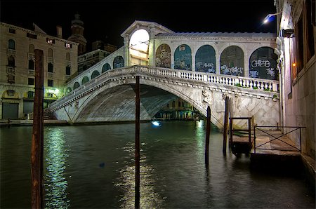 simsearch:400-07272498,k - Venice Italy Rialto bridge view one of the icons of the town Stock Photo - Budget Royalty-Free & Subscription, Code: 400-07262631