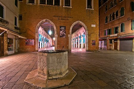 simsearch:400-07272498,k - Venice Italy "pescheria" fish market when closed by night Stock Photo - Budget Royalty-Free & Subscription, Code: 400-07262632