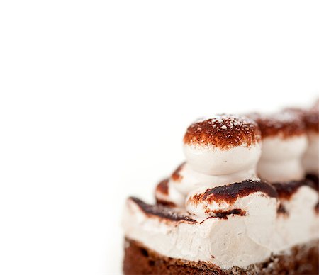 simsearch:400-07256405,k - fresh whipped cream dessert cake slice with cocoa powder on top Fotografie stock - Microstock e Abbonamento, Codice: 400-07262653