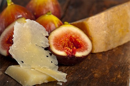 simsearch:400-07718938,k - italian pecorino cheese and fresh figs macro closeup over old wood boards Fotografie stock - Microstock e Abbonamento, Codice: 400-07263595