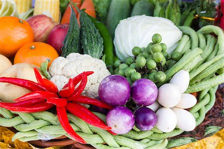 simsearch:400-04688188,k - Fresh fruits and vegetables.  Organic healthy vegetables and fruits Foto de stock - Super Valor sin royalties y Suscripción, Código: 400-07263739