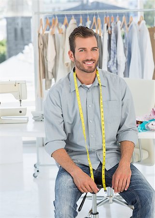 simsearch:693-03783041,k - Portrait of a handsome male fashion designer sitting in the studio Stockbilder - Microstock & Abonnement, Bildnummer: 400-07274190