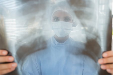 simsearch:400-07274751,k - Closeup of a female surgeon examining blurred x-ray in the hospital Foto de stock - Super Valor sin royalties y Suscripción, Código: 400-07274901