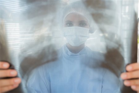 simsearch:400-07275966,k - Closeup of a female surgeon examining blurred x-ray in the hospital Foto de stock - Super Valor sin royalties y Suscripción, Código: 400-07274901