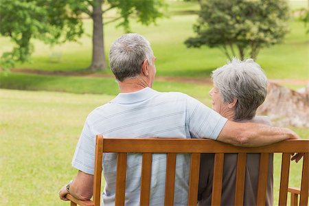 simsearch:400-07275058,k - Rear view of a senior man and woman sitting on bench at the park Fotografie stock - Microstock e Abbonamento, Codice: 400-07274934