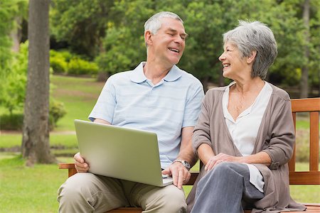 simsearch:400-07274982,k - Cheerful senior woman and man using laptop on bench at the park Stock Photo - Budget Royalty-Free & Subscription, Code: 400-07274932