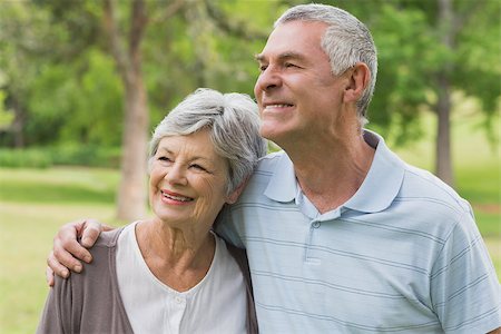 simsearch:400-07275058,k - Smiling senior woman and man with arms around at the park Fotografie stock - Microstock e Abbonamento, Codice: 400-07274962