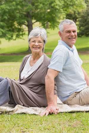 simsearch:400-07274981,k - Portrait of a senior woman and man sitting at the park Stock Photo - Budget Royalty-Free & Subscription, Code: 400-07274979
