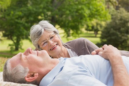 simsearch:400-07275058,k - Side of a senior woman and man lying at the park Fotografie stock - Microstock e Abbonamento, Codice: 400-07274990