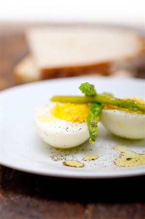 simsearch:400-08338441,k - boiled fresh green asparagus and eggs with extra virgin olive oil with rustic bread Stockbilder - Microstock & Abonnement, Bildnummer: 400-07278643