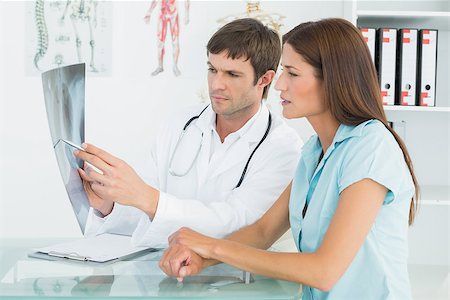 simsearch:400-07269250,k - Male doctor explaining lungs x-ray to female patient in the medical office Stock Photo - Budget Royalty-Free & Subscription, Code: 400-07270826