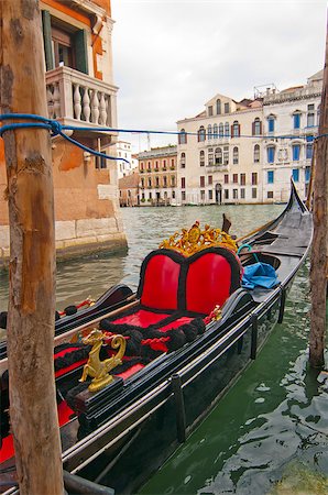 simsearch:400-07272498,k - Venice Italy Gondolas on canal , most famous boat Stock Photo - Budget Royalty-Free & Subscription, Code: 400-07272475