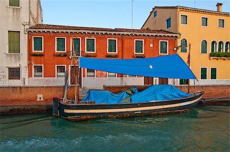 simsearch:400-07272498,k - unusual pittoresque view of Venice Italy most touristic place in the world Stock Photo - Budget Royalty-Free & Subscription, Code: 400-07272490