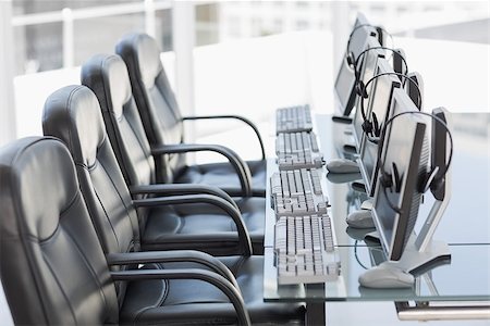 simsearch:400-04831784,k - Side view of chairs, computers and headset in a modern office or training center Fotografie stock - Microstock e Abbonamento, Codice: 400-07272920