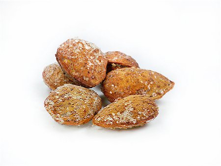 simsearch:400-04833195,k - Salted shelled dried almonds isolated on a white background Foto de stock - Super Valor sin royalties y Suscripción, Código: 400-07288445