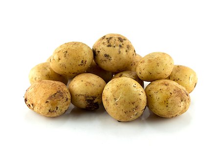 simsearch:400-04806843,k - potatoes on the white background . Photographie de stock - Aubaine LD & Abonnement, Code: 400-07289129