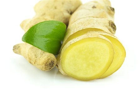 simsearch:400-06358844,k - Fresh Ginger root on a white background Photographie de stock - Aubaine LD & Abonnement, Code: 400-07289195