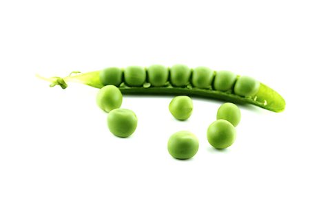 simsearch:400-05705062,k - fresh pea fruit on white background . Photographie de stock - Aubaine LD & Abonnement, Code: 400-07289355