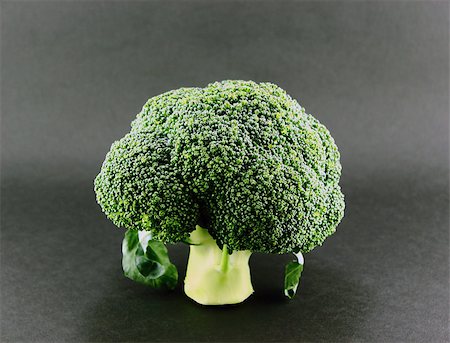 simsearch:400-07822704,k - Fresh broccoli in closeup Photographie de stock - Aubaine LD & Abonnement, Code: 400-07289542