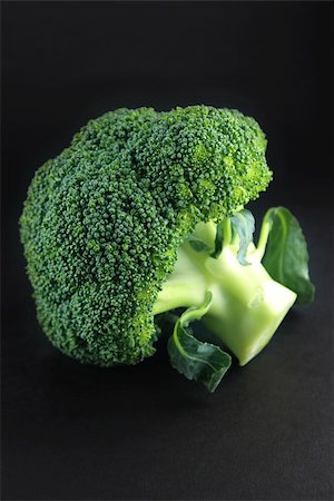 simsearch:400-07822704,k - Fresh broccoli in closeup Photographie de stock - Aubaine LD & Abonnement, Code: 400-07289597