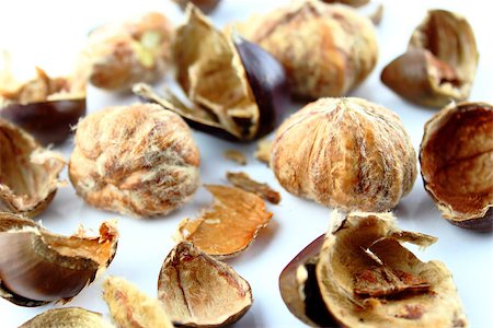 simsearch:400-07289954,k - Sweet chestnuts with peels on white background. Stock Photo - Budget Royalty-Free & Subscription, Code: 400-07289605