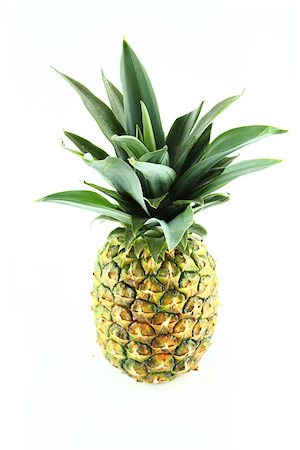 simsearch:400-07289954,k - ripe pineapple isolated on white background Foto de stock - Royalty-Free Super Valor e Assinatura, Número: 400-07289607