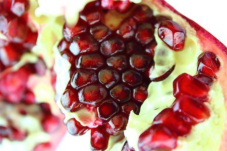 Part of pomegranate on white background. Photographie de stock - Aubaine LD & Abonnement, Code: 400-07289626