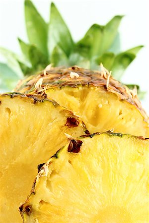 simsearch:400-07289954,k - ripe pineapple with slices isolated on white background Foto de stock - Royalty-Free Super Valor e Assinatura, Número: 400-07289957