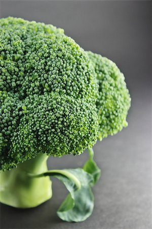 simsearch:400-07822704,k - Fresh broccoli in closeup Photographie de stock - Aubaine LD & Abonnement, Code: 400-07289950