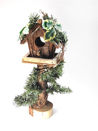 simsearch:400-04348779,k - little wooden birdhouse with leaves isolated on white background. Stockbilder - Microstock & Abonnement, Bildnummer: 400-07289982