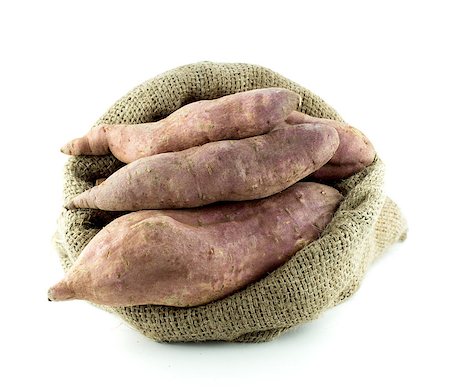 simsearch:400-04812261,k - sweet potatoes in burlap sack isolated on white background Photographie de stock - Aubaine LD & Abonnement, Code: 400-07294320