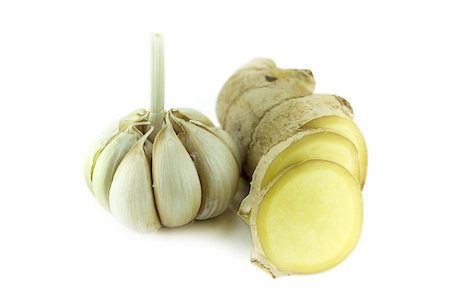 simsearch:400-06358844,k - Fresh Ginger root with Garlic on a white background   (with clipping work path) Photographie de stock - Aubaine LD & Abonnement, Code: 400-07294338