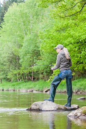 simsearch:400-07501738,k - woman fishing in Sazava river, Czech Republic Photographie de stock - Aubaine LD & Abonnement, Code: 400-07294679