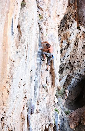 simsearch:400-07292725,k - Rock climber on a cliff Photographie de stock - Aubaine LD & Abonnement, Code: 400-07294804